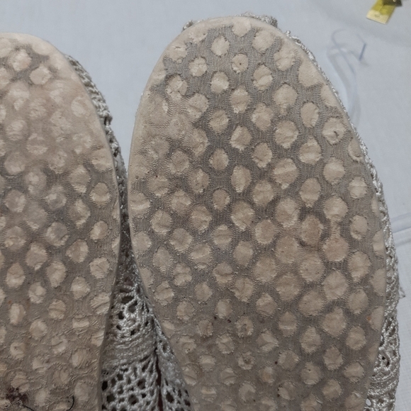 Toms lacy Crocheted flats slip on size 8 off white floral  coastal cowgirl style - Picture 5 of 10